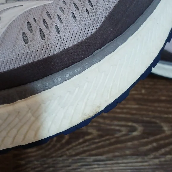 Saucony Triumph 18 Tennis Shoes Womens Size 8.5 - Picture 6 of 9